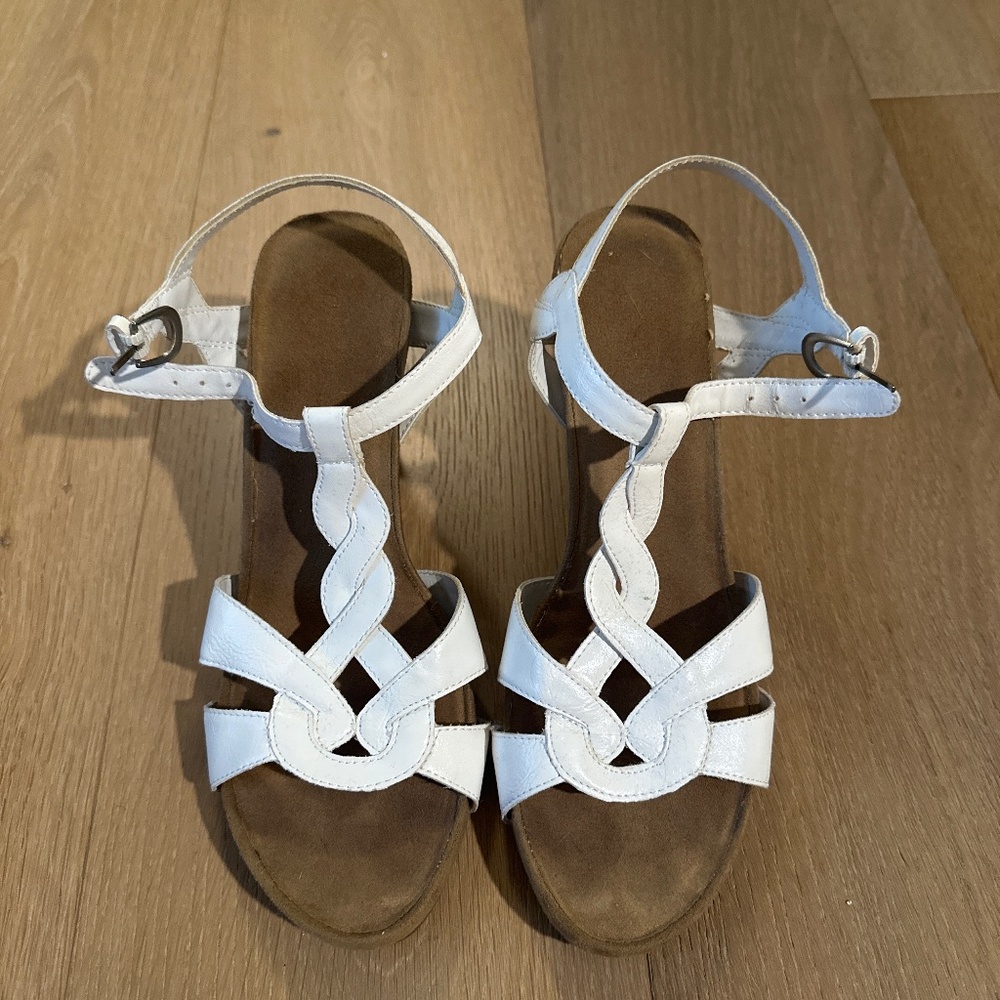 Aerosoles - Size 9.5 - White & Tan Rattan Sandal Wedges